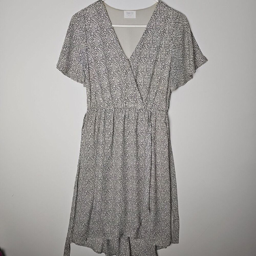 Sienna Sky Women's Faux Wrap V-Neck ‎ Dress in White Cream - Size Medium